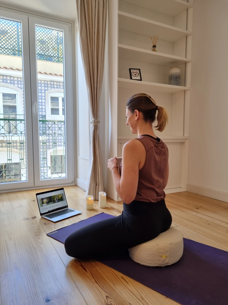 Online Yoga mit Claudia Schriever